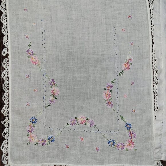 Vintage Lot of 8 Pcs decorated runners dish & fingertip towel dresser scarves - Picture 9 of 16